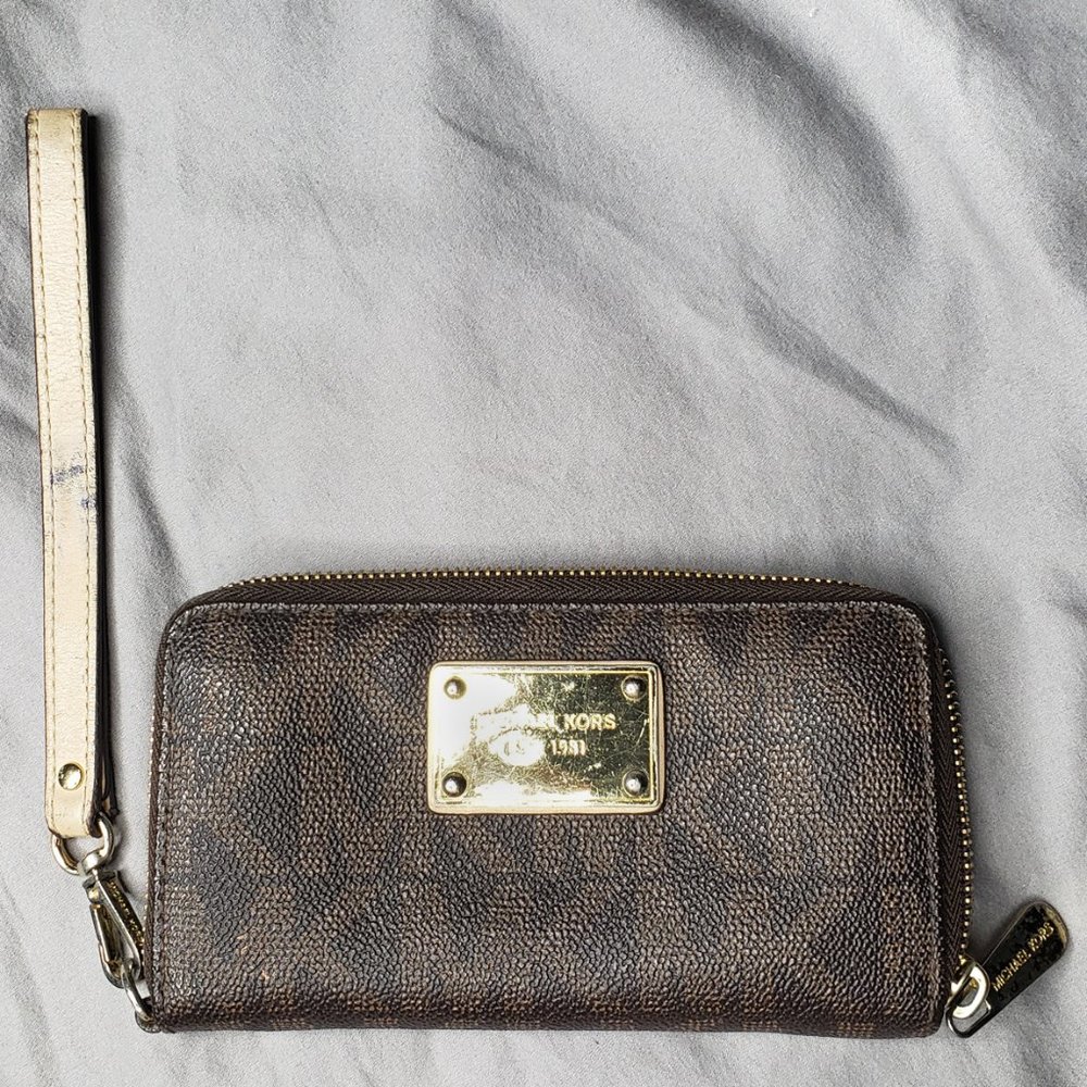 Michael Kors Wristlet Wallet